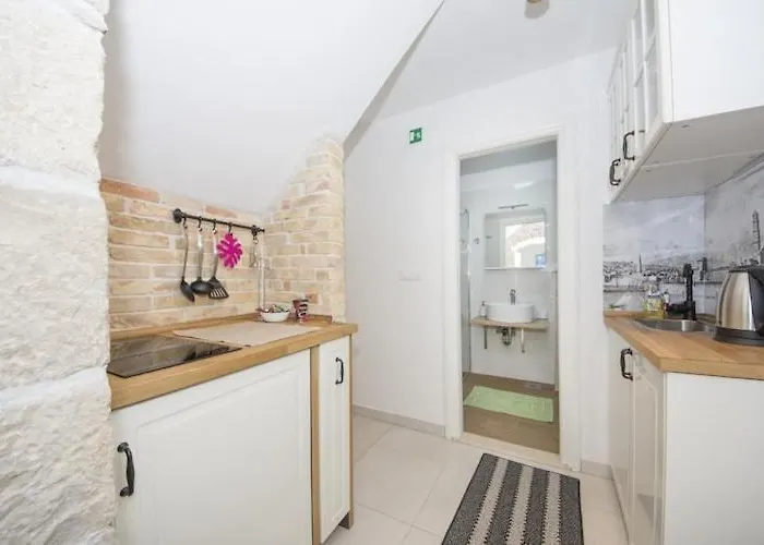 Stone Elegance St - Rudula Daire *